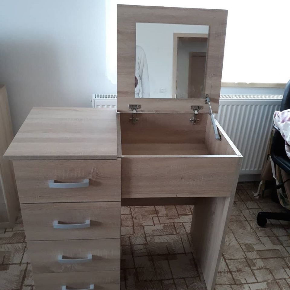 Kosmetický stolek (otevřený)