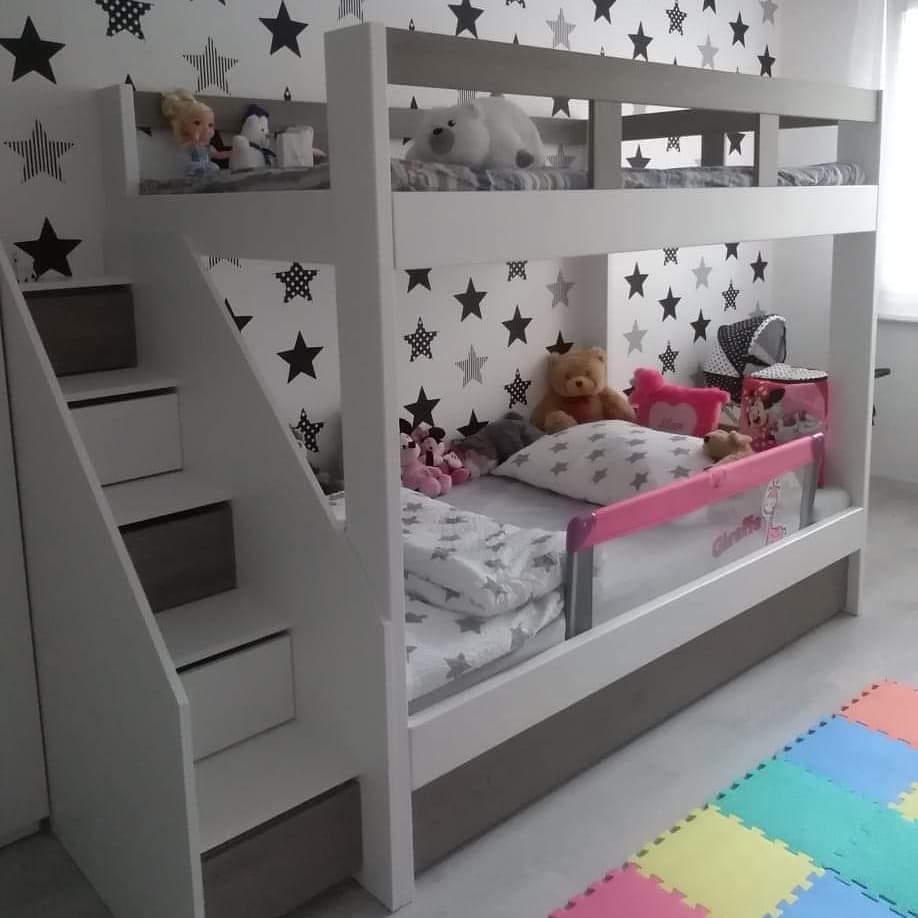 Palanda se schodištěm