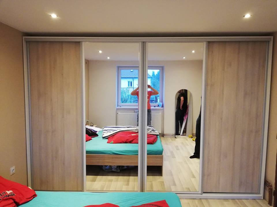 Vestavěná skříň