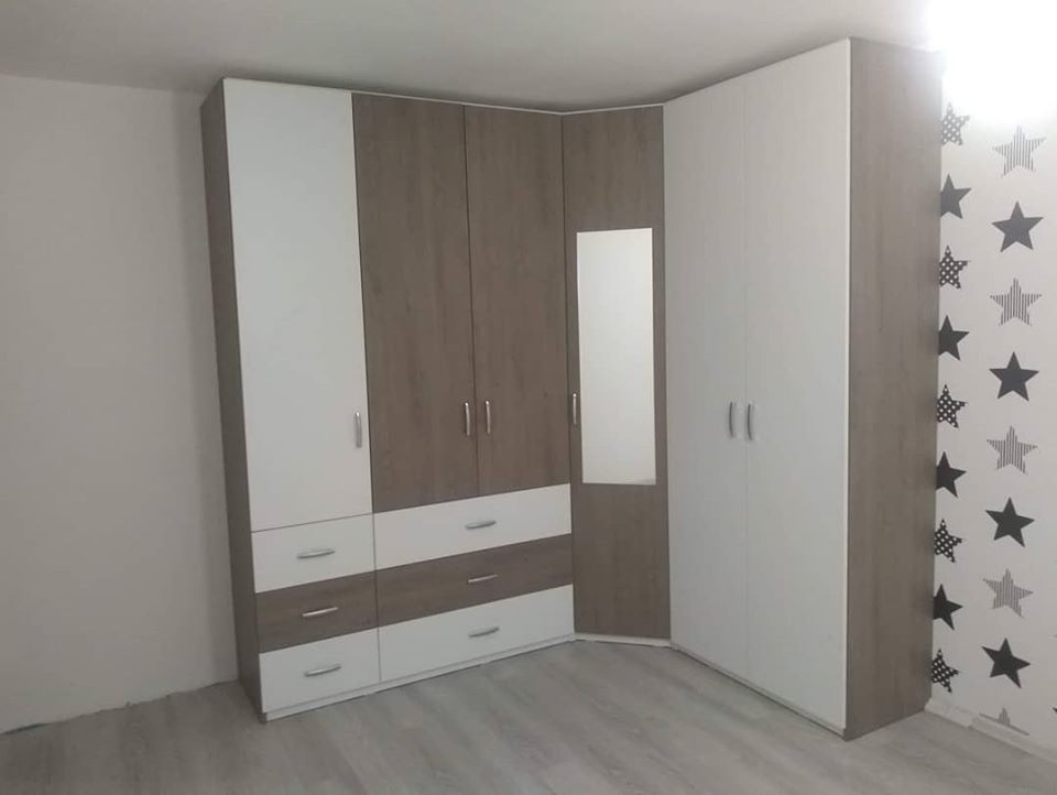 Vestavěná skříň