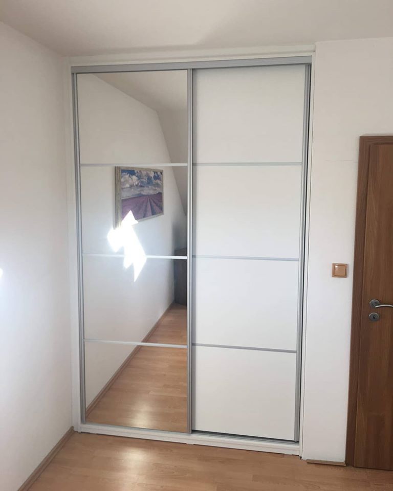 Vestavěná skříň