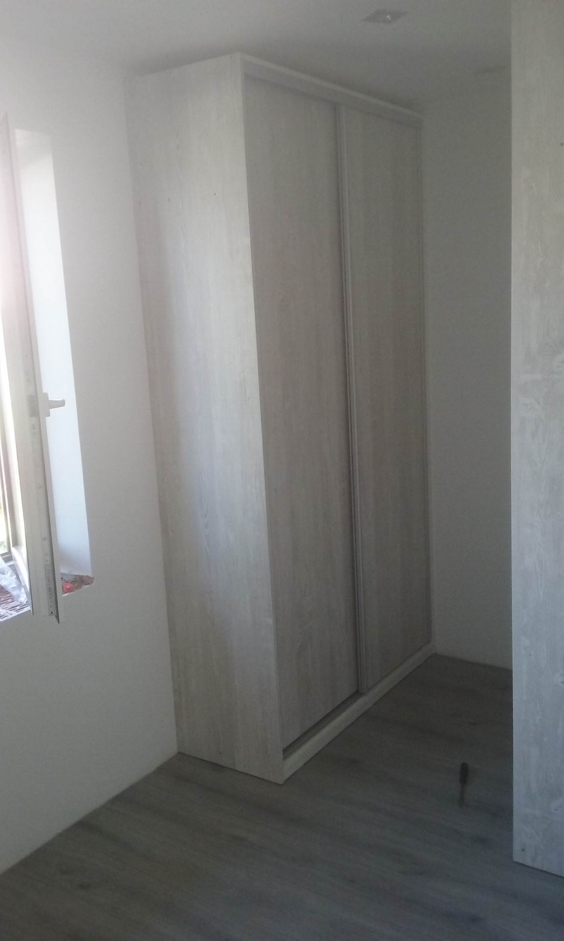 Vestavěná skříň